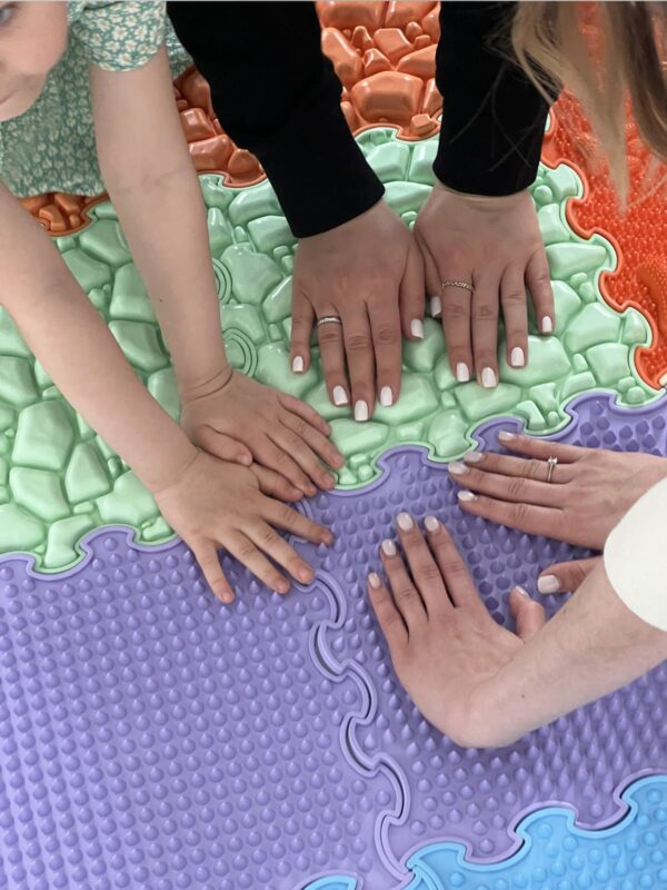 hands mata sensoryczna 600x800 2.jpg
