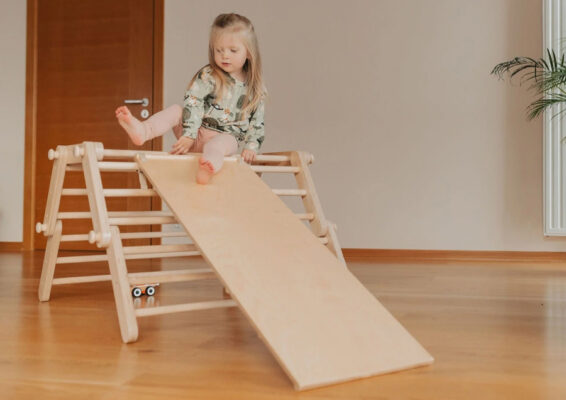 little girl indoor playgrounds fipitri 566x400 1.jpg