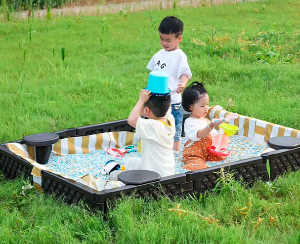 plastic sandpit with seats 2.jpg