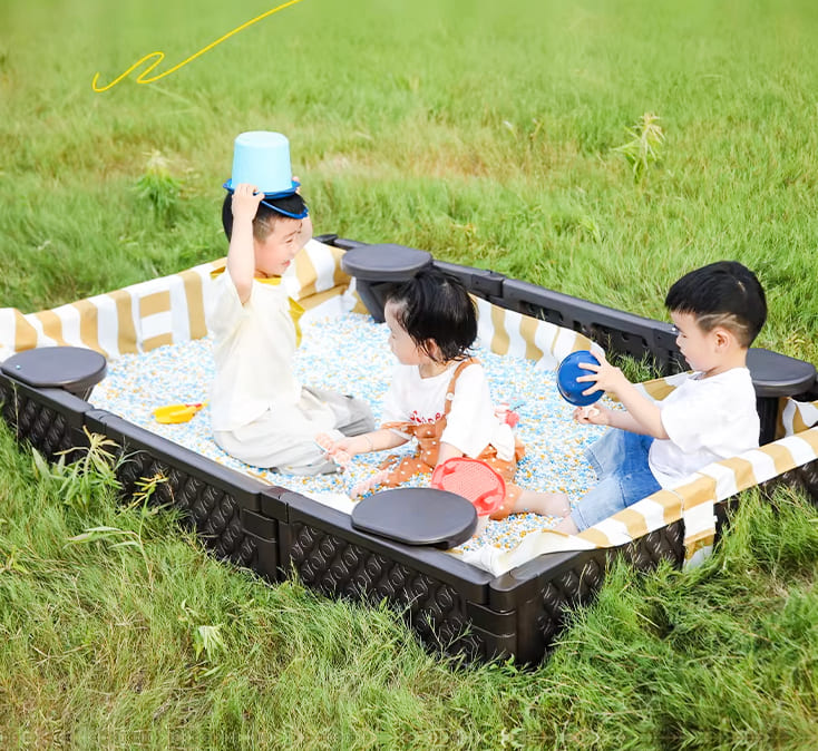 plastic sandpit with seats 5.jpg